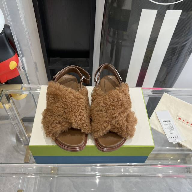 Marni 23Ss玛尼新款羊毛凉鞋 购入原版 独家大底开模 羊皮包边 原版tpu麻绳大底 非常有少女感又有一种不羁一格的酷气 甜美又可爱 适合搭配各种衣服 码